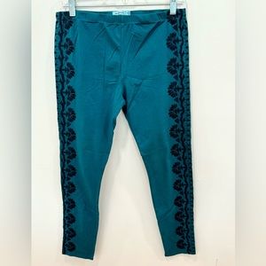 JW Los Angeles Teal Leggings with Navy Embroidery Size Medium